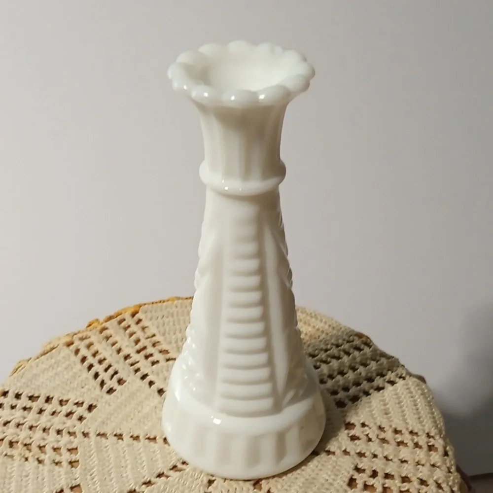 Vintage MCM Mid-Century Anchor Hocking Milk Glass Bud Vase Stars and Bars 6" - Picture 2 of 5